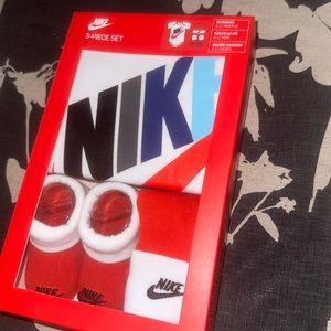 Nike boys three-piece gift set